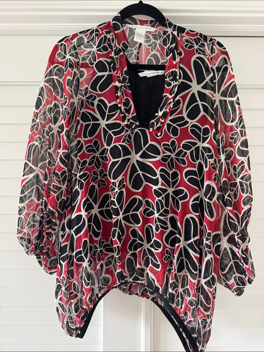 Diane Von Furstenberg Red Black Cream Floral Sheer Ruffle V-Neck Blouse
